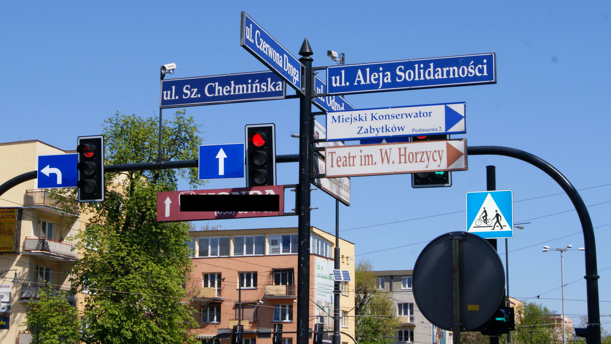 Podczas wczorajszej sesji rady miasta zmieniono nazwy dwóch ulic w Toruniu. Ul. Wincentego Pstrowskiego będzie nosić nazwę generała Gustawa Orlicza-Dreszera, a ul. Armii Ludowej przemianowano na ul. 63. Pułku Piechoty.