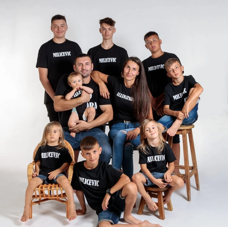 Deca Luka, Stefan, Đorđe, Aleksa, Nikola, Dušan, Petar, Pavle i mala Mila za nju su istinsko bogatstvo i dar, jer su pre svega svi zdravi, nasmejani i brižni.