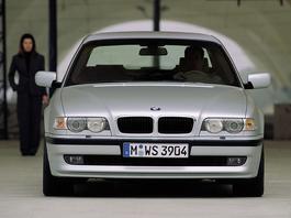 BMW E38, Mercedes W140 czy Lexus LS400 - które z tych aut jest najlepsze?