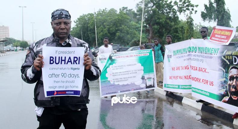 Charly Boy leads protesters to Presidential Villa, Abuja on Monday, August 7, 2017