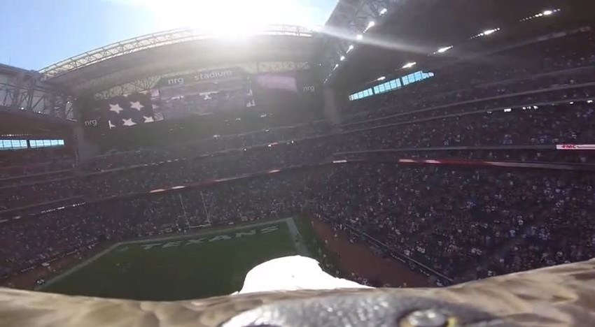 Čelendžer iznad stadiona