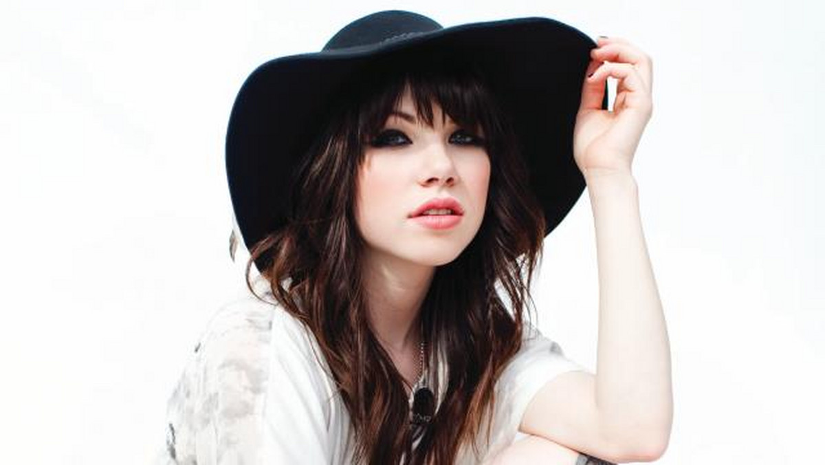 Carly Rae Jepsen i jej "Call Me Maybe" już ósmy tydzień z rzędu triumfuje na liście Billboard Hot 100. Tym samym Kanadyjska wokalistka wyrównała rekord duetu Gotye i Kimbry "Somebody That I Used To Know".