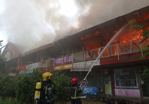 Ogroman požar u tržnom centru na Novom Beogradu