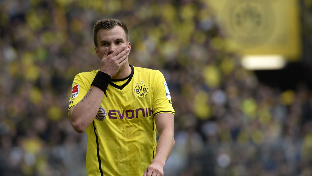 Niemiecki "Bild" podaje, że zawodnik Borussii Dortmund, Kevin Grosskreutz ma dość poważne kłopoty. Piłkarz został oskarżony o napaść na kibica FC Koeln. Grosskreutz miał rzucić w mężczyznę kebabem.