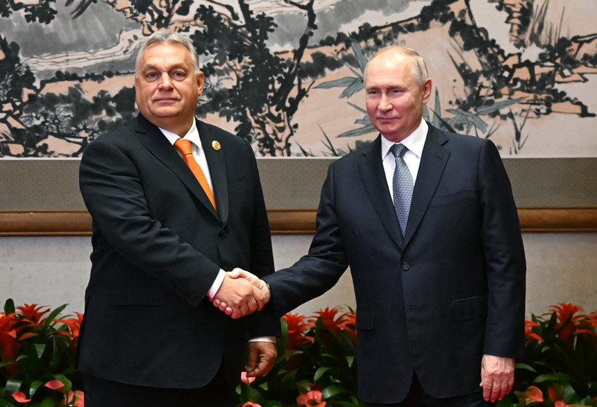 Prezydent Rosji Władimir Putin z premierem Węgier Viktorem Orbanem na spotkaniu Trzeciego Forum Pasa i Szlaku w Pekinie, 17 października 2023 r.