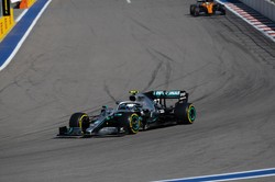 Formuła 1. Russell zastąpi zakażonego Hamiltona w GP Sakhir