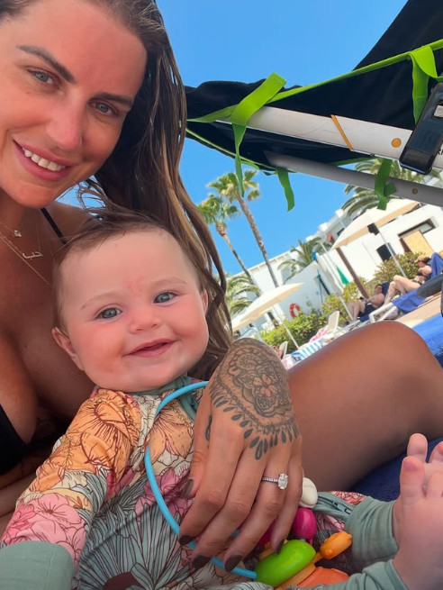 Lisa naďalej verejne zdieľa svoj smútok s cieľom podporiť iné rodiny po celom svete.