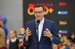 Konflikt MON - wojsko. Morawiecki: Mam pełne zaufanie do...