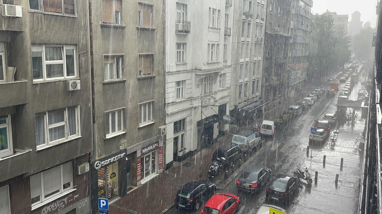 Im Raum Belgrad begann es stark zu regnen.