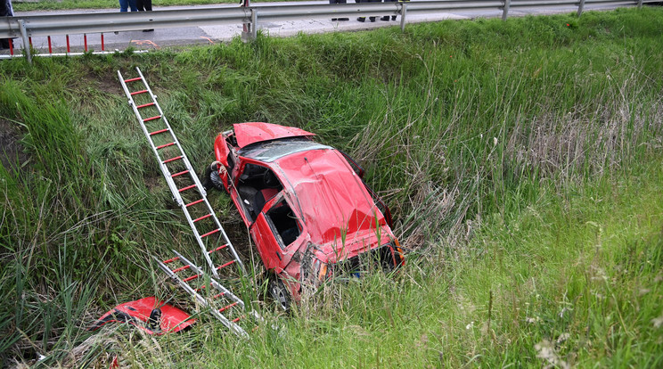 Halálos baleset történt Újszilvásnál  / Fotó: MTI Mihádák Zoltán