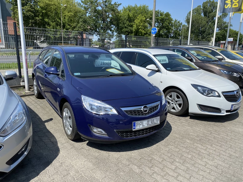 Opel Astra 1.4 z 2011 r.