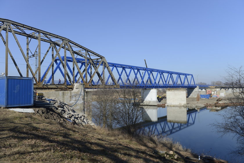 Most kolejowy na Odrze we Wrocławiu