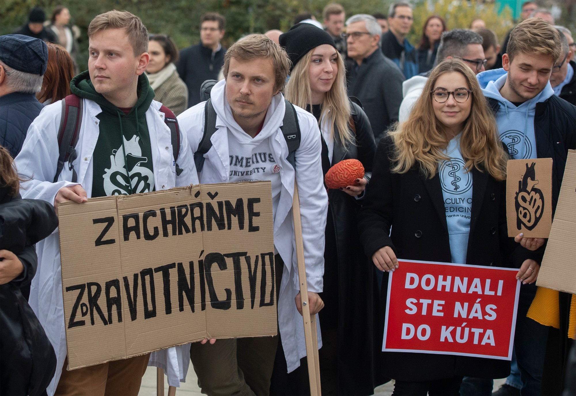 Protest Lekárskeho odborového združenia - Zachráňme zdravotníctvo.
