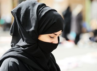 Przełomowy wyrok w Arabii Saudyjskiej: Kobieta może samotnie żyć i podróżować