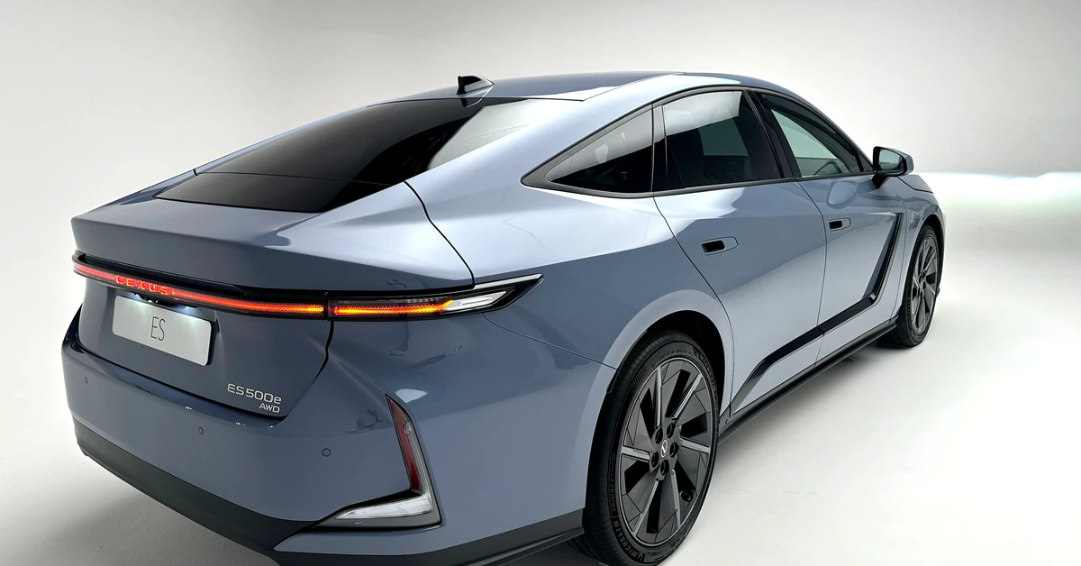 Nowy Lexus na rynku. Ma silnik 2.5 i gwarancję na 10 lat. Ile kosztuje?