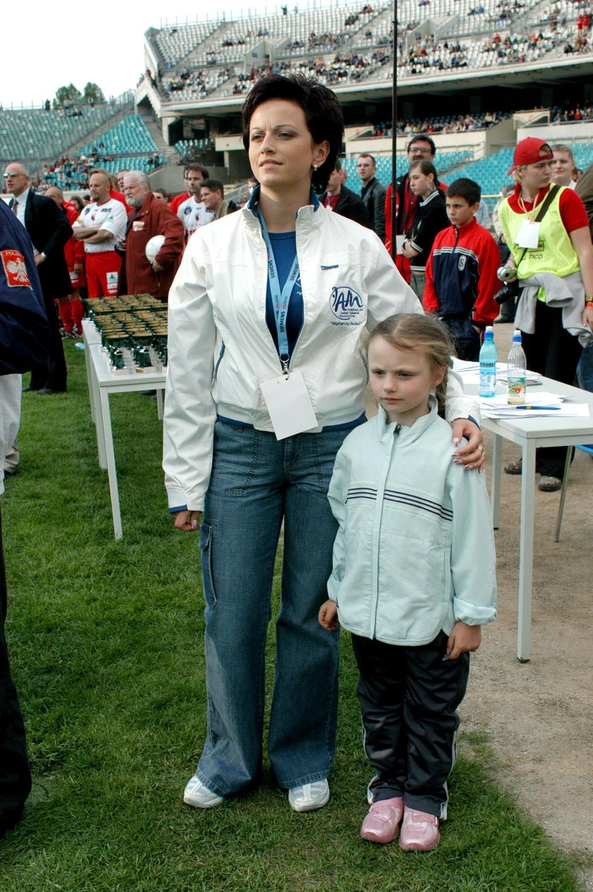 Izabela Małysz z córką w 2004 roku