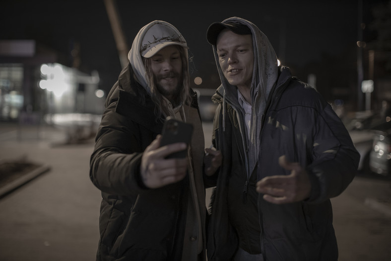 Sebastian Fabijański i Jacek Beler na planie filmu "Inni ludzie" (mat. nadesłane przez dystrybutora)