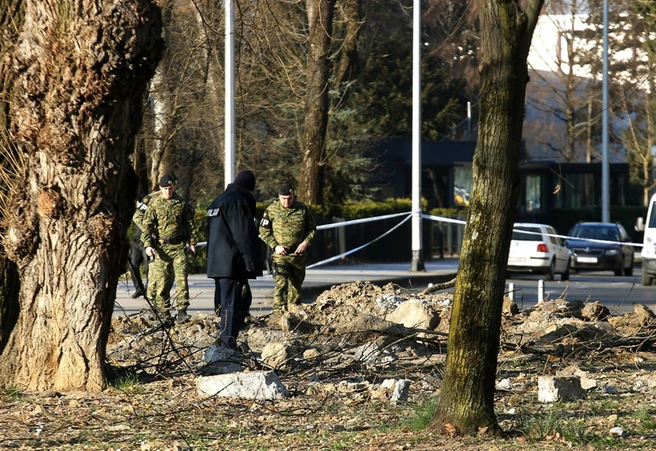 Hrvatska vojska na mestu pada drona u Zagrebu 11. marta 2022.