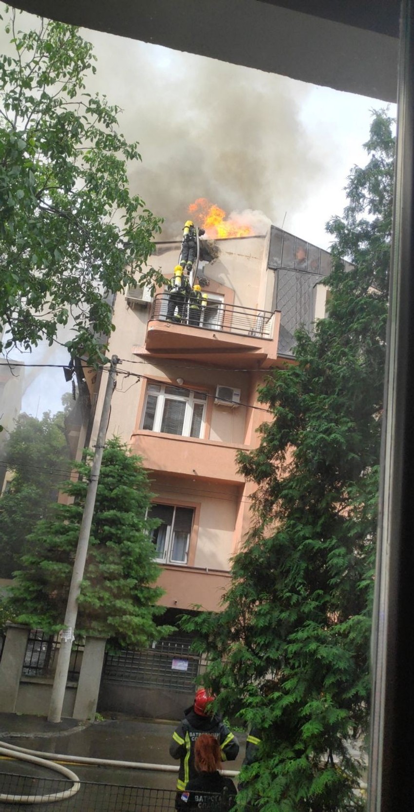 Požar u zgradi na Lionu izbio je kada se zapalio neispravni klima uređaj