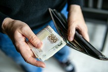 Zasiłek wyrównawczy 2026 r. i 2027 r.: czym jest, komu przysługuje, ile wynosi, wniosek