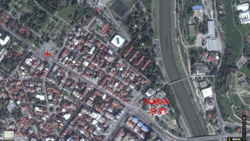 Desno je zgrada Vlade Makedonije, a levo mesto na kome se nalazi jedan od spornih bilborda