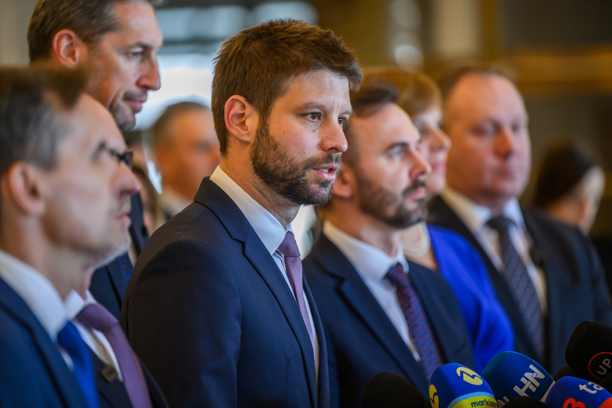 Poslanec NR SR Michal Šimečka (Progresívne Slovensko) reční počas tlačovej konferencie opozičných strán. 