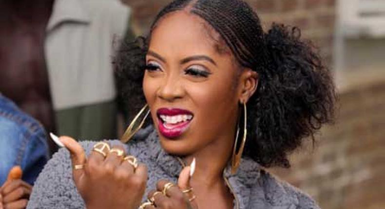 Tiwa Savage fainted during the video shoot for ‘Dis Love’ in London (PremiumTimes)