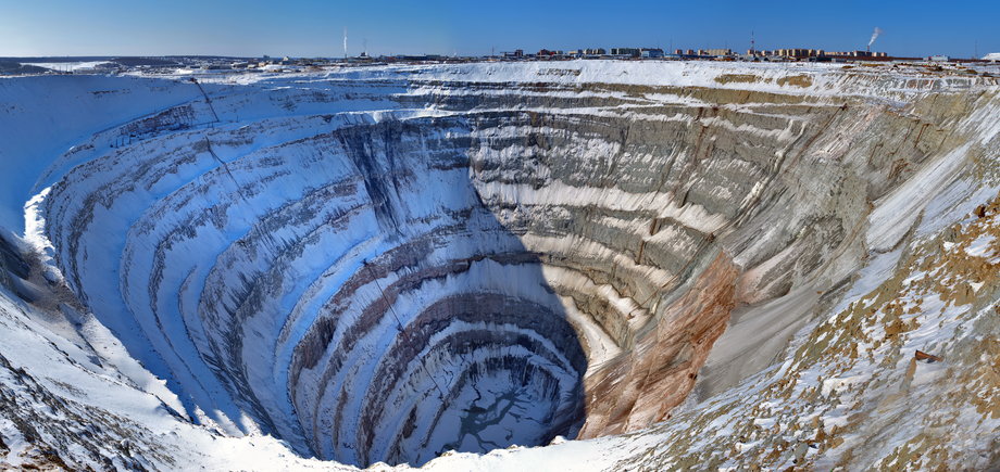 Dawna odkrywkowa kopania diamentów w Mirnym w rosyjskiej Jakucji