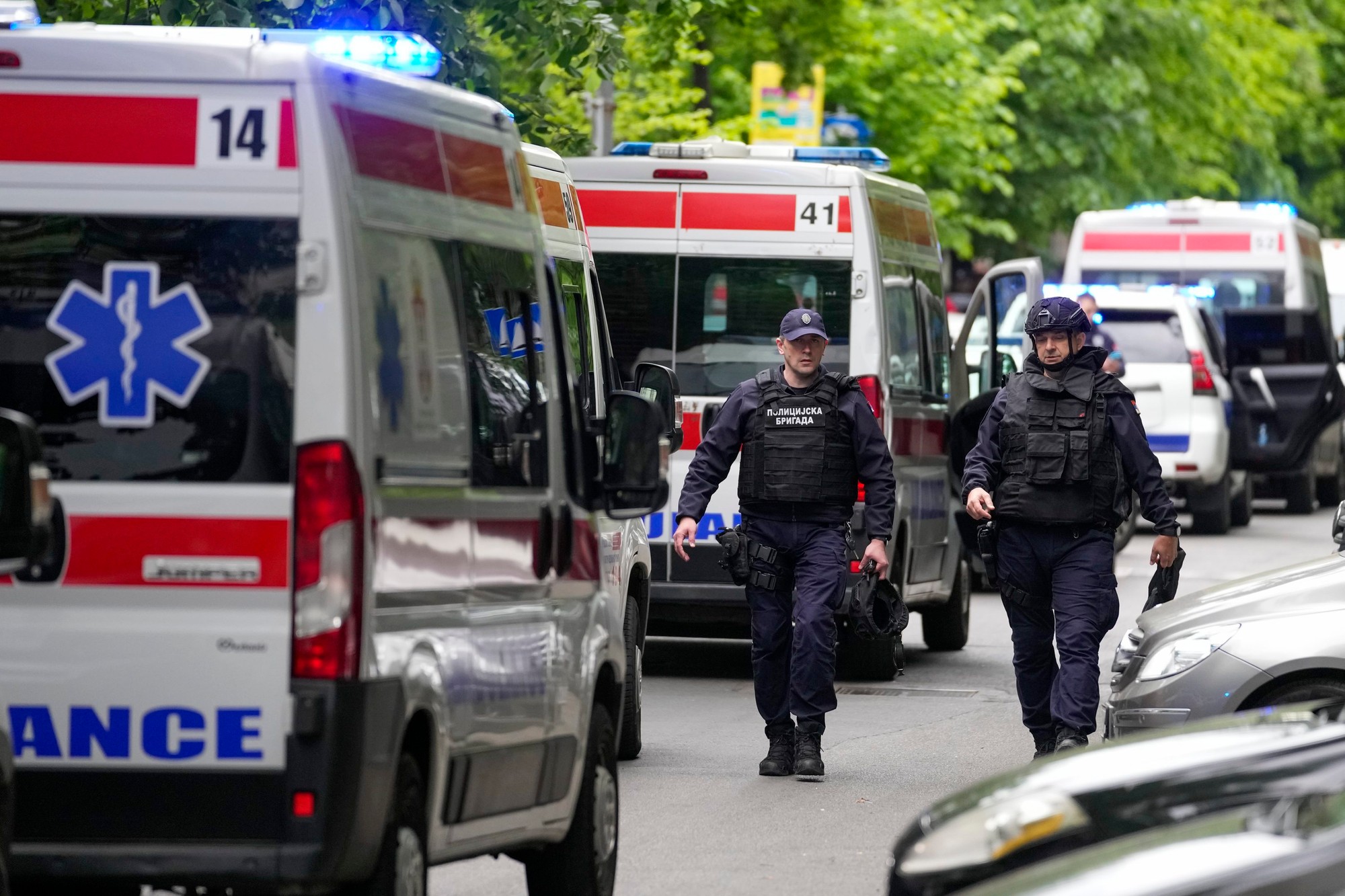 Streľba na základnej škole v srbskom Belehrade si vyžiadala niekoľko obetí.