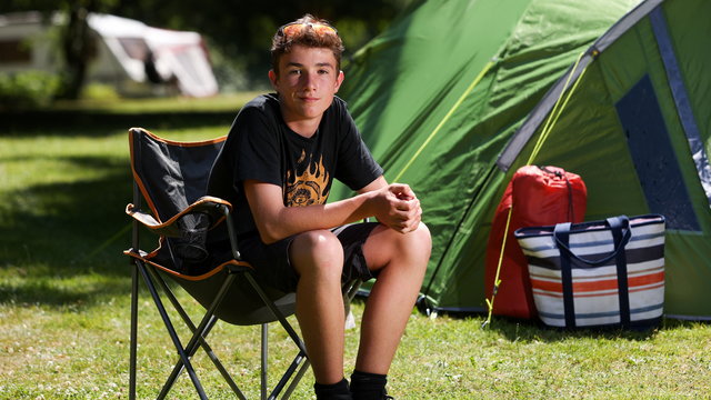 13 éves fiú döntött Guinness rekordot, miután 3 éven keresztül kempingezett