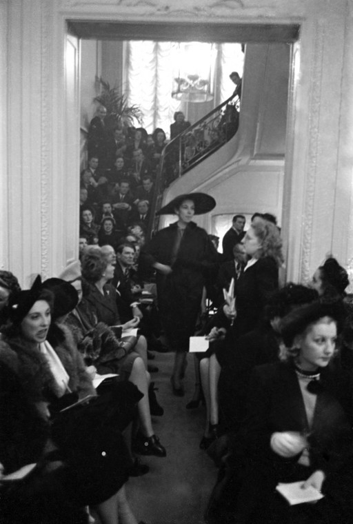 Pokaz kolekcji Diora w 1947 r.