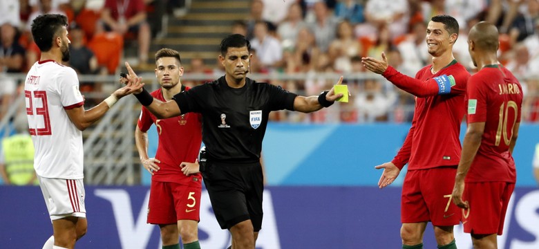 Cristiano Ronaldo dał się sprowokować Irańczykom. Za to zagranie powinien wylecieć z boiska