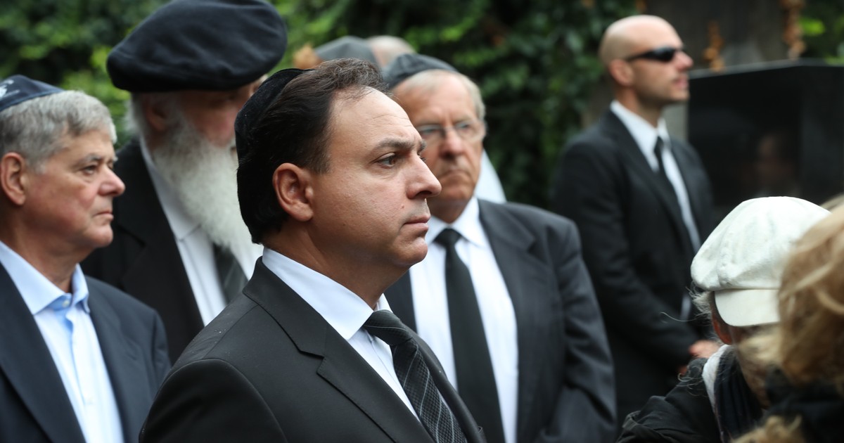 &quot;Ő tanított meg arra, hogy a legnagyobb erő a szív szeretetéből fakad&quot; - Szívszorító sorokkal búcsúzott Kozma Imre atyától Mága Zoltán