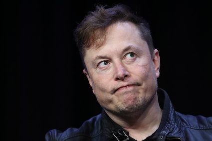 Nowy kryzys uderza w Teslę. Musk: "To jak wykupowanie zapasów papieru toaletowego"