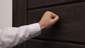 Kontrolerzy sprawdzają ogrzewanie w mieszkaniach. Co naprawdę mogą zrobić lokatorom