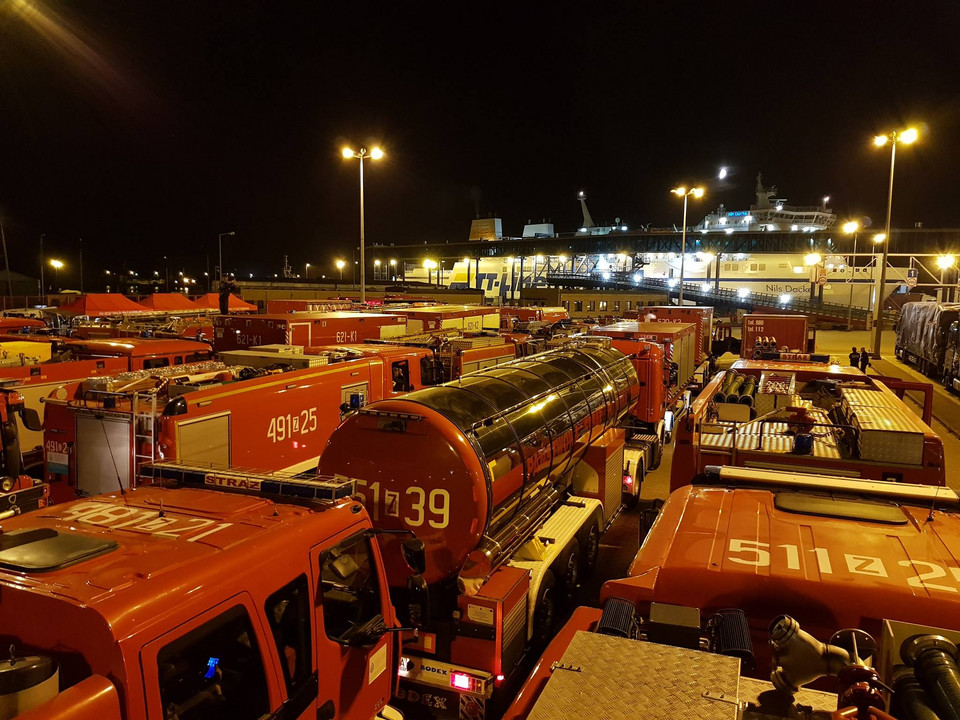 Polscy strażacy ruszają do walki z żywiołem w Szwecji. "Zostaliśmy pięknie przywitani"