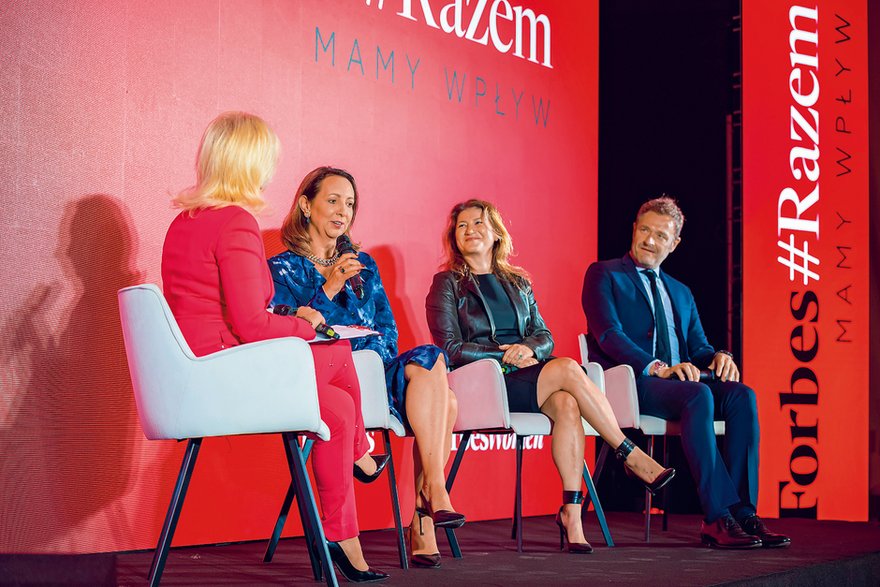 Beata Mońka, Business Partner RASP, Elżbieta Światopełk-Czetwertyńska, prezeska zarządu Citi Handlowy, Asli Ertonguc, General Manager Poland & Baltics BAT, oraz Valéry Gaucherand, CEO, L’Oréal Poland & Baltics, w trakcie dyskusji o różnych twarzach inkluzywności.