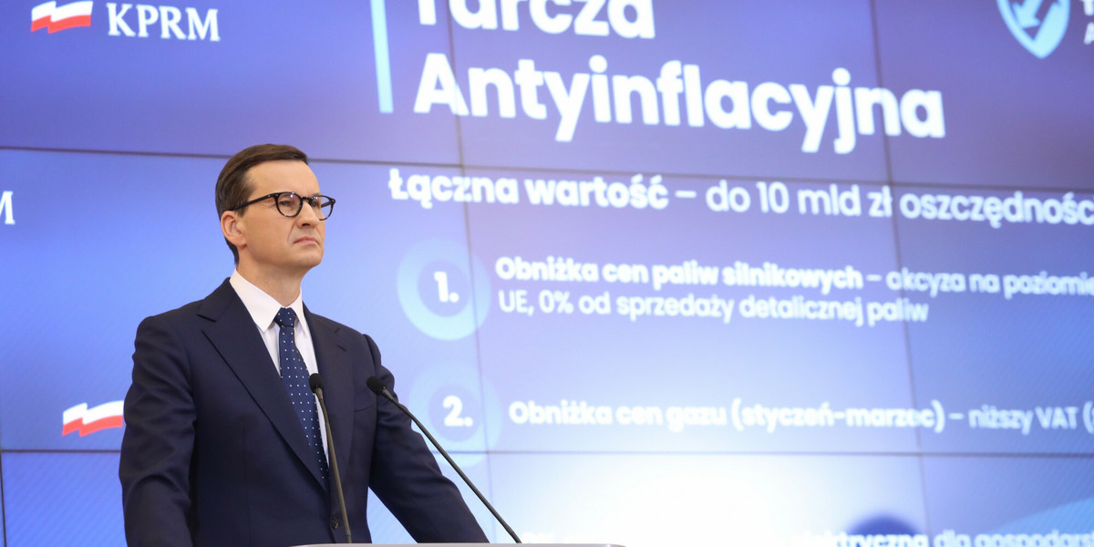 Premier Mateusz Morawiecki zapowiada częściowe wycofywanie się z tarczy antyinflacyjnej.