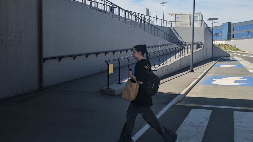 Teya Dora na aerodromu