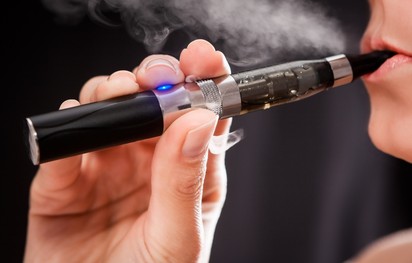 Tévhitek az elektromos cigarettáról: nem veszélytelen