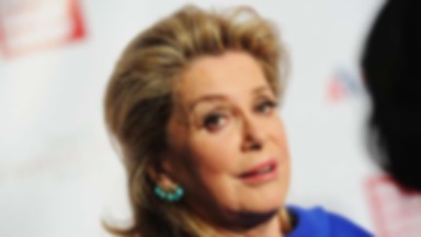 Catherine Deneuve jako seksowna babcia