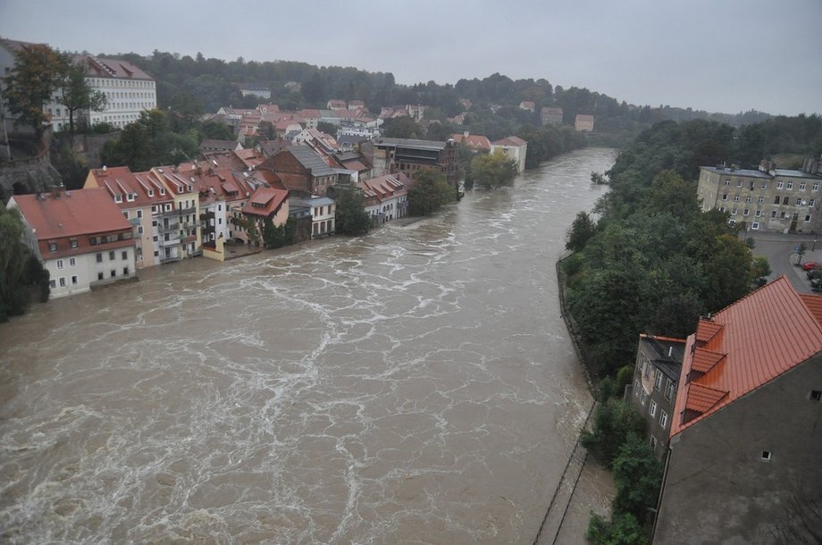 Zgorzelec, wrzesień 2010 rok. Nysa Lużycka zalała nadbrzeżne częsci miasta.