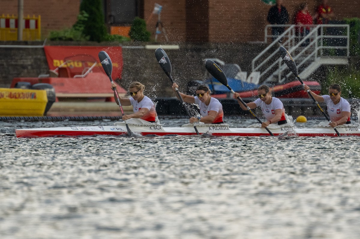 Karolina Naja, Anna Puławska, Adrianna Kąkol i Dominika Putto