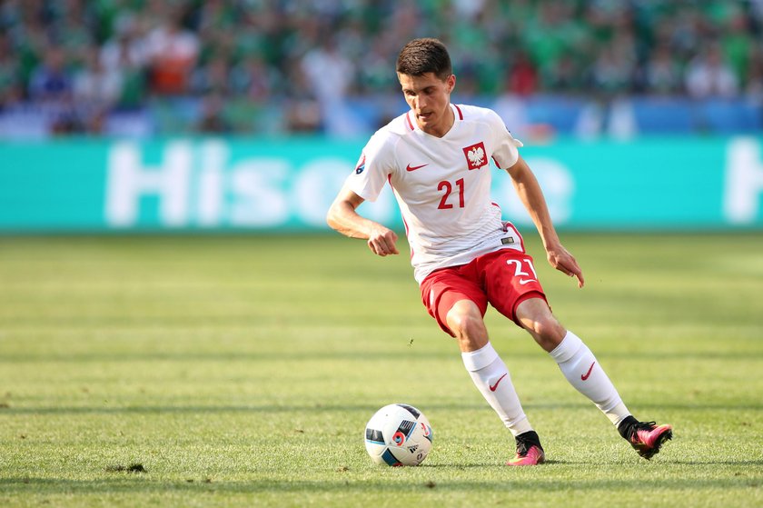 Bartosz Kapustka w nowej roli. Promuje kontrakt sponsorski Leicester