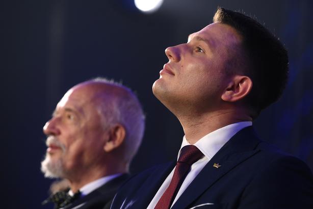 Janusz Korwin-Mikke i Sławomir Mentzen podczas wyborów nowych władz partii KORWiN, przekształconej później w Nową Nadzieję