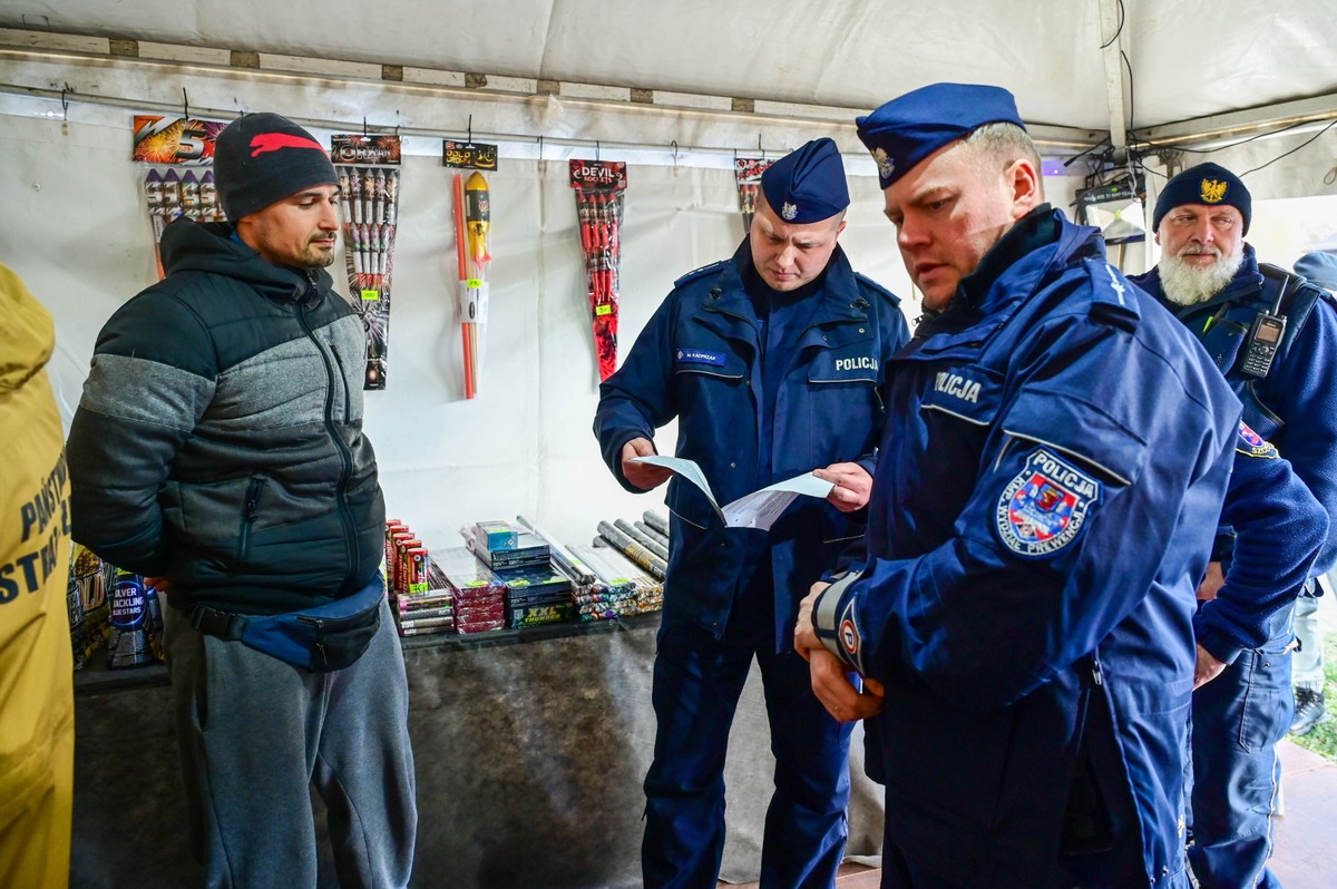 kontrola stoisk sprzedających fajerwerki