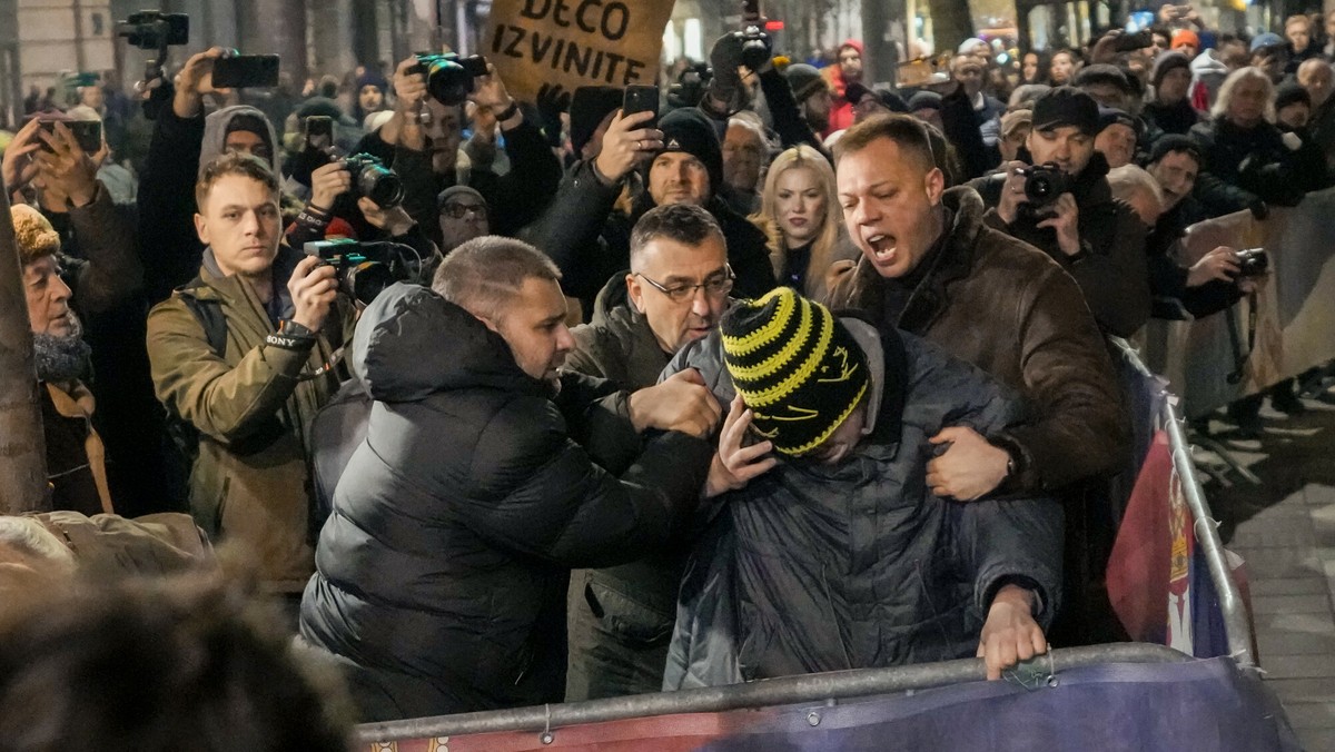 Protestujący w Serbii domagają się unieważnienie wyborów parlamentarnych