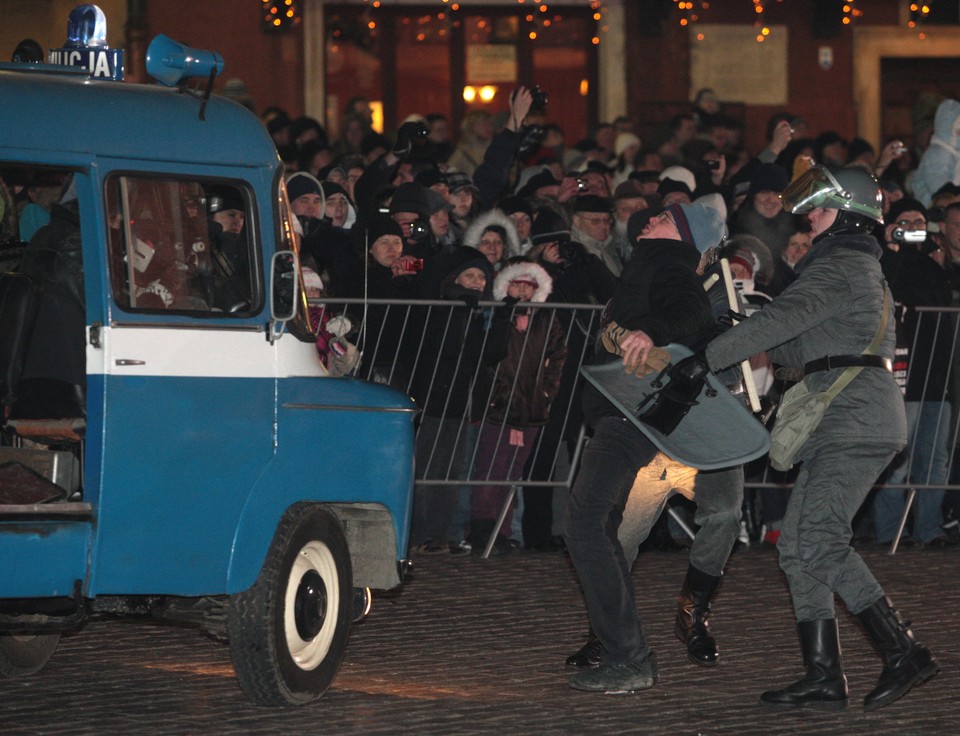 WARSZAWA ROCZNICA STAN WOJENNY INSCENIZACJA STARĆ