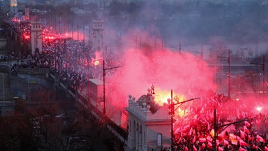 Marsz Niepodległości przeszedł przez Warszawę. Kukła Putina, incydenty i konflikt u narodowców [GALERIA]