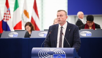 Kto chce pozbawić immunitetu europosła Konfederacji?